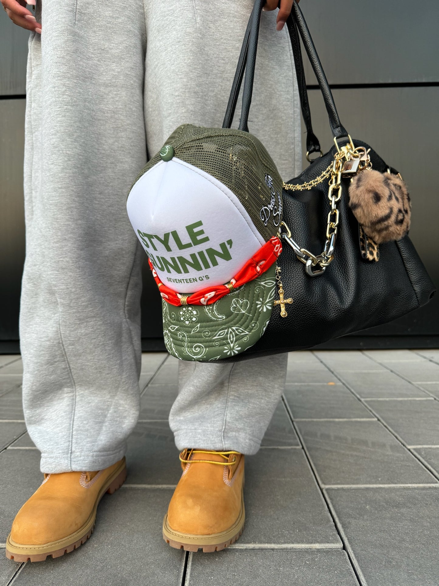 "STYLE GUNNIN'" 002